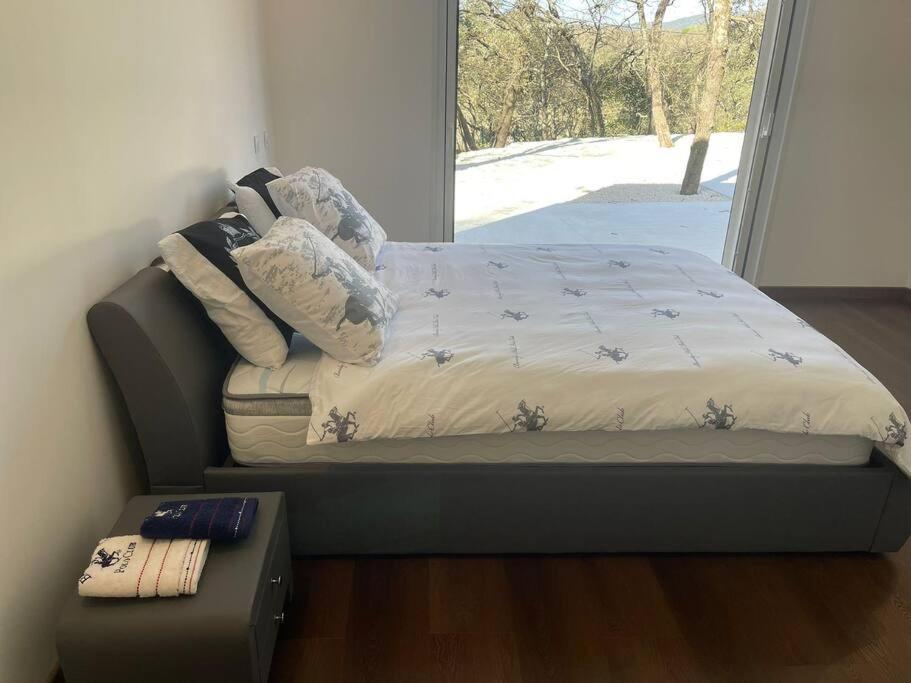 Brand New Villa With Fully Intergrated Air Conditioning & Private Pool, Overlooking Forest Sardan Exteriör bild